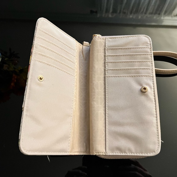 Brand new wristlet wallet - Picture 3 of 4